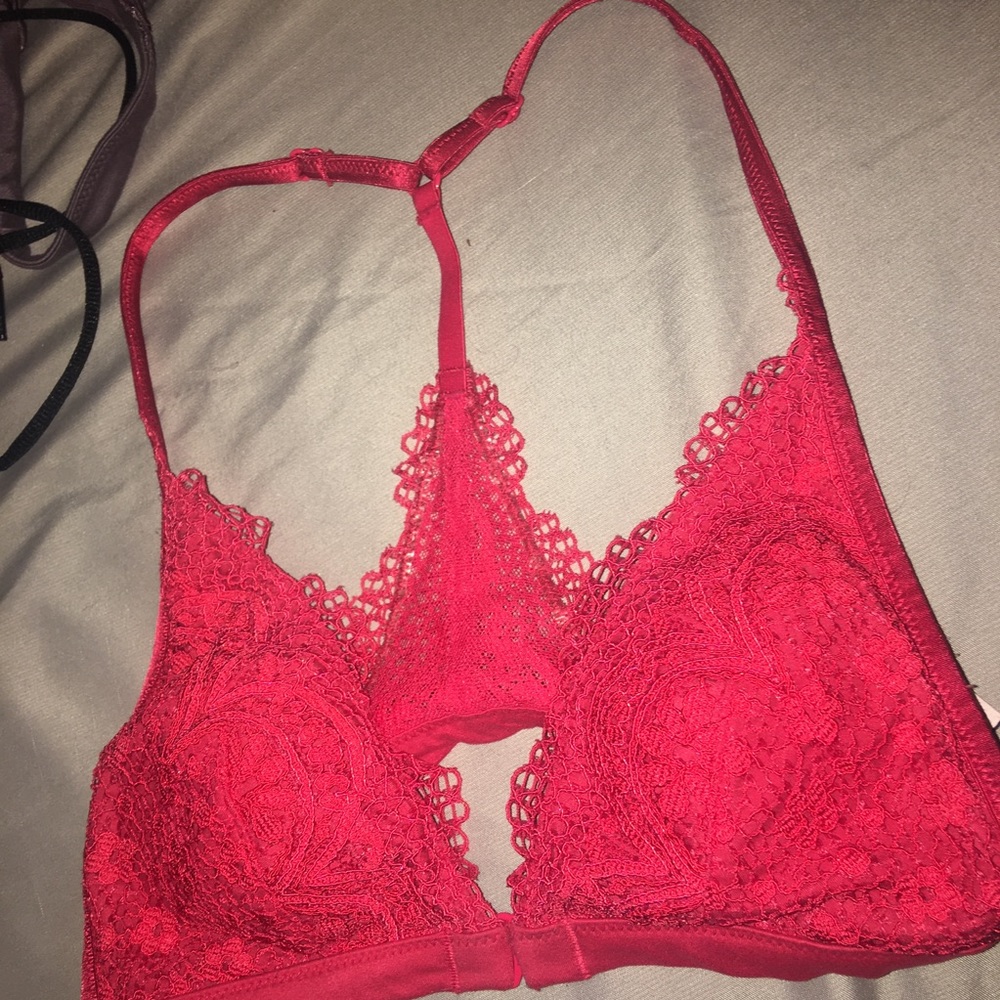 Red VS Bralette. (Never Worn)